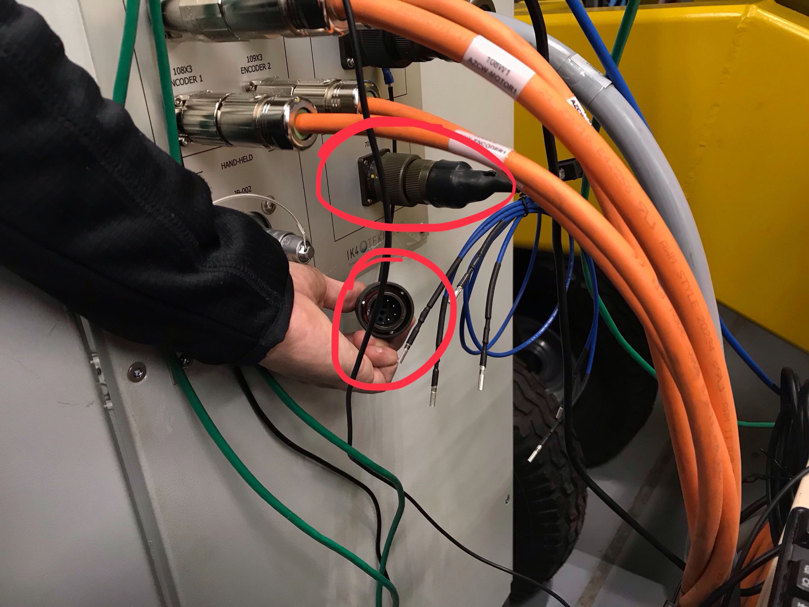 _images/safety_interlock_connections.jpg